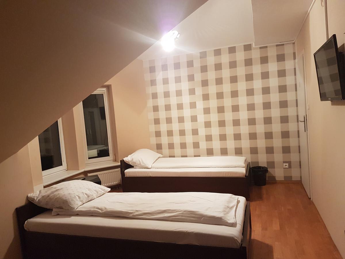 Pokój czteroosobowy typu Economy ze wspólną łazienką